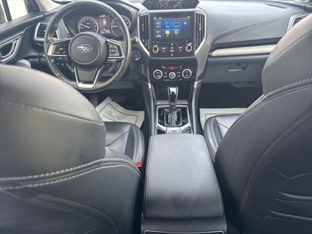 Photo of 2022 Ice Silver Metallic Subaru Forester