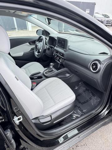 Photo of 2022 Ultra Black Pearl Hyundai KONA
