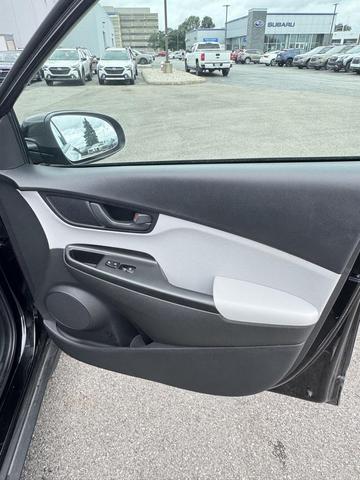 Photo of 2022 Ultra Black Pearl Hyundai KONA