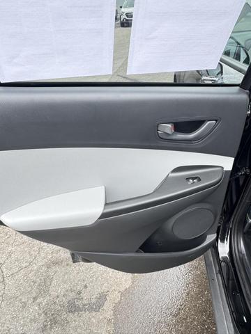 Photo of 2022 Ultra Black Pearl Hyundai KONA