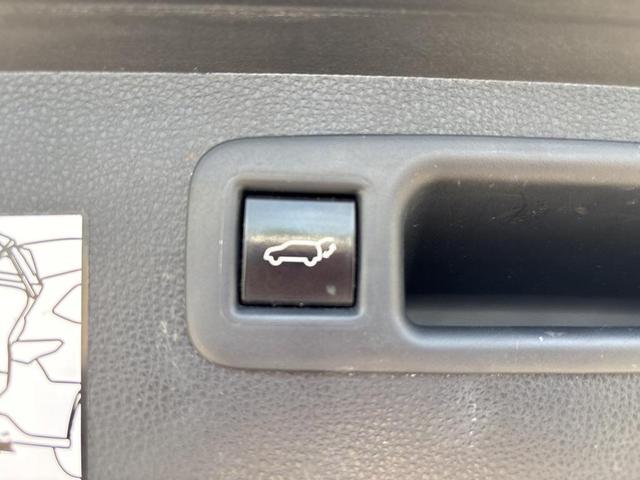 Photo of 2022 Gray Toyota Highlander Hybrid