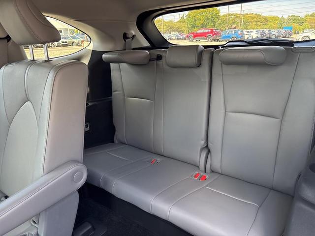 Photo of 2022 Gray Toyota Highlander Hybrid