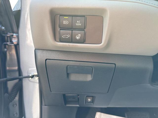 Photo of 2022 Gray Toyota Highlander Hybrid