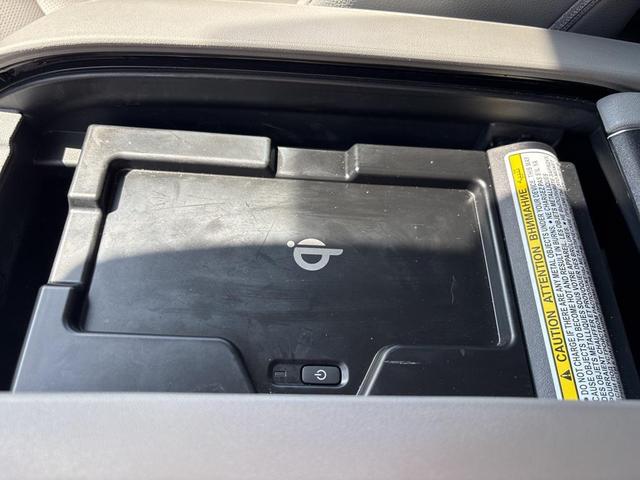Photo of 2022 Gray Toyota Highlander Hybrid