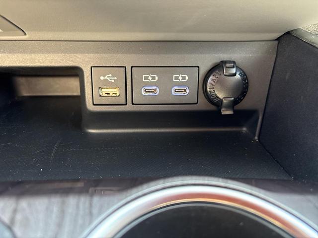 Photo of 2022 Gray Toyota Highlander Hybrid