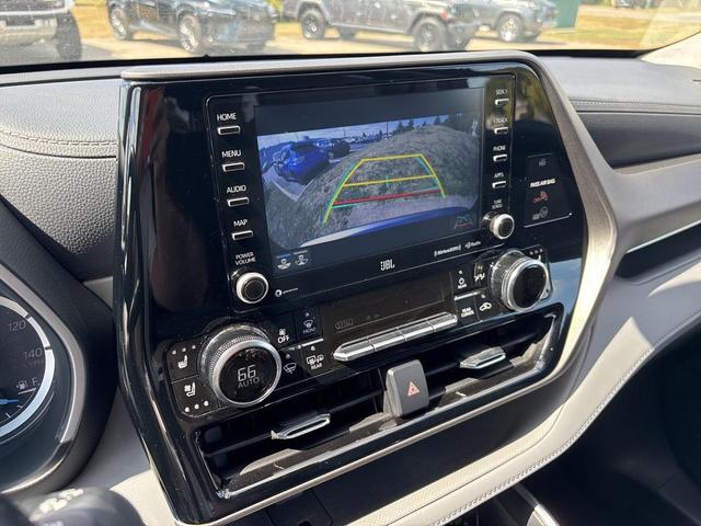 Photo of 2022 Gray Toyota Highlander Hybrid