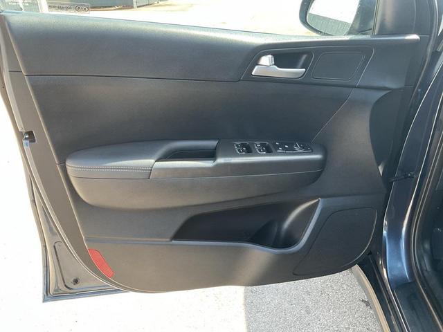Photo of 2022 Pacific Blue Kia Sportage