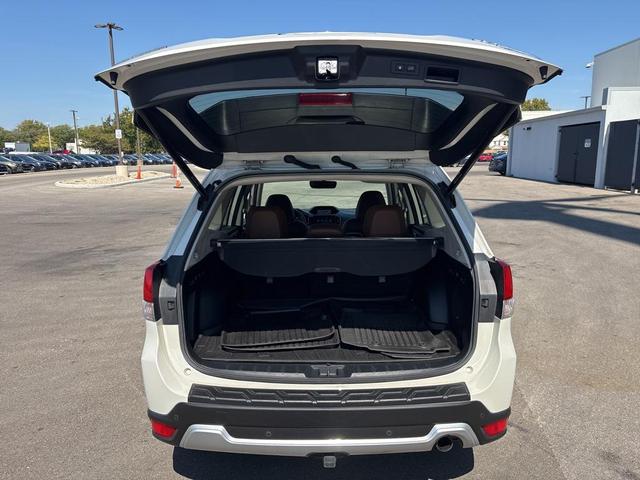 Photo of 2019 Crystal White Pearl Subaru Forester