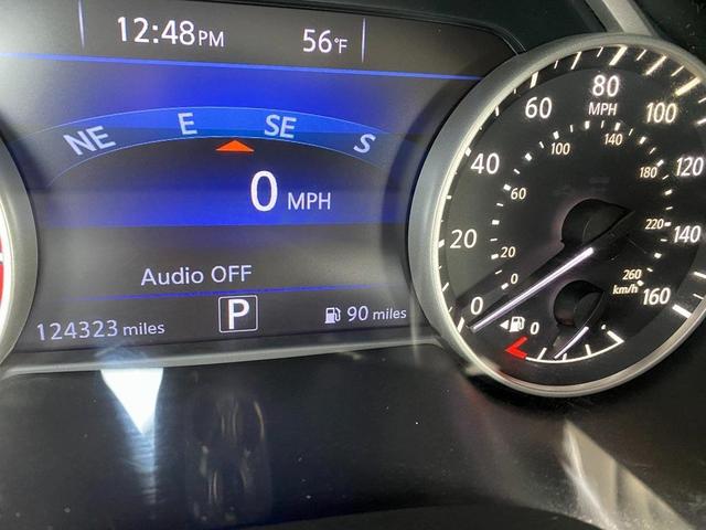 Photo of 2017 White Nissan Maxima
