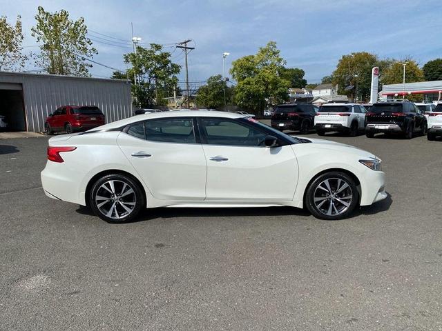 Photo of 2017 White Nissan Maxima