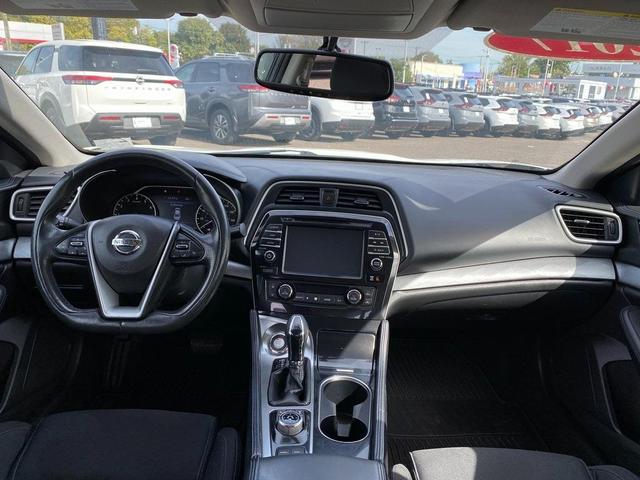 Photo of 2017 White Nissan Maxima
