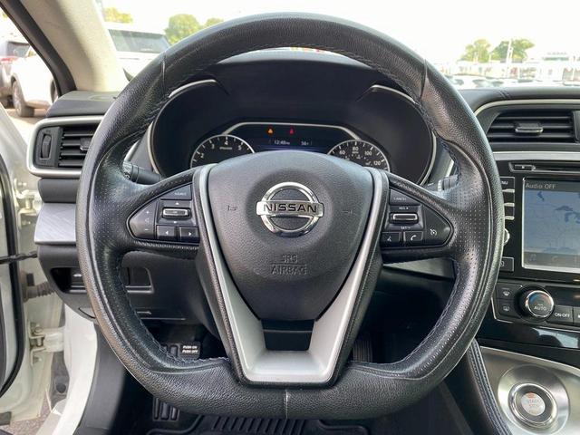 Photo of 2017 White Nissan Maxima