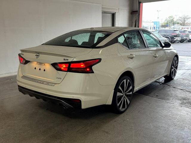 Photo of 2022 White Nissan Altima
