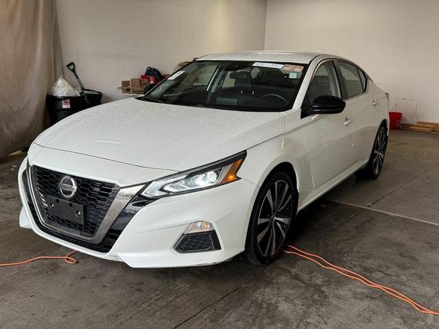 Photo of 2022 White Nissan Altima