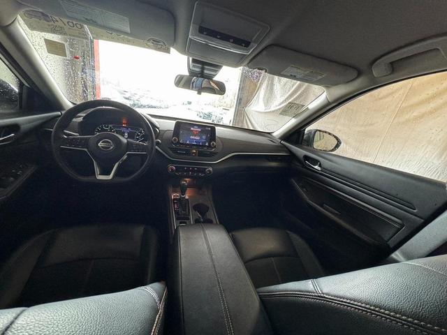 Photo of 2022 White Nissan Altima