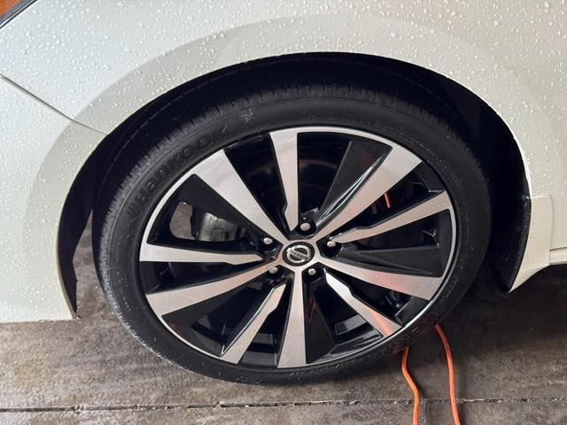 Photo of 2022 White Nissan Altima
