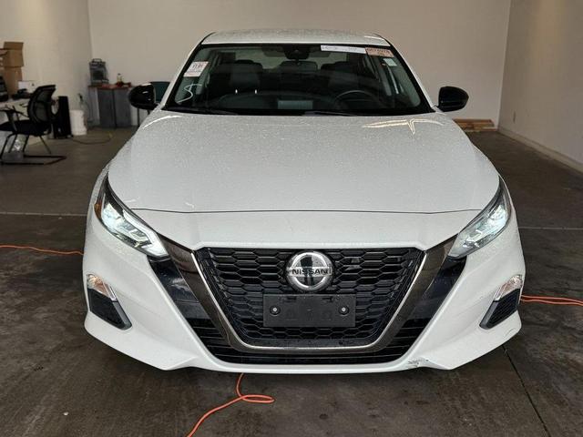 Photo of 2022 White Nissan Altima