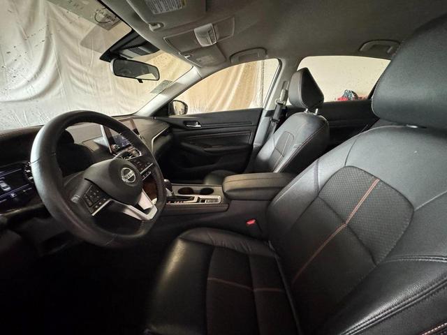 Photo of 2022 White Nissan Altima