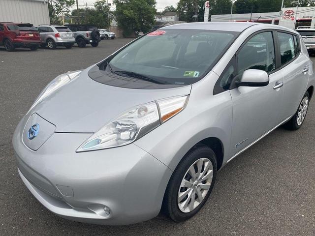 Photo of 2017 Brilliant Silver Nissan Leaf