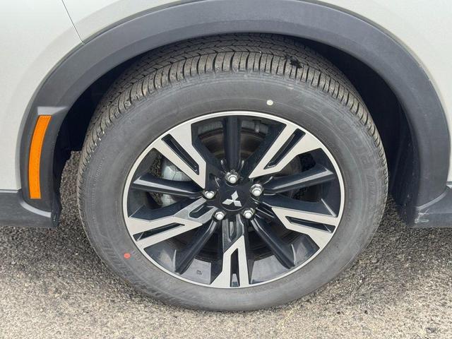 Photo of 2024 Silver Mitsubishi Eclipse Cross