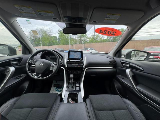 Photo of 2024 Silver Mitsubishi Eclipse Cross