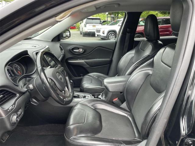 Photo of 2019 Diamond Black Jeep Cherokee