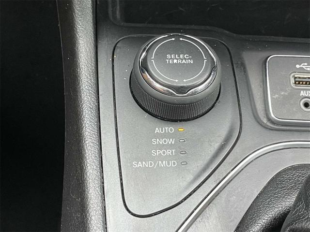 Photo of 2019 Diamond Black Jeep Cherokee