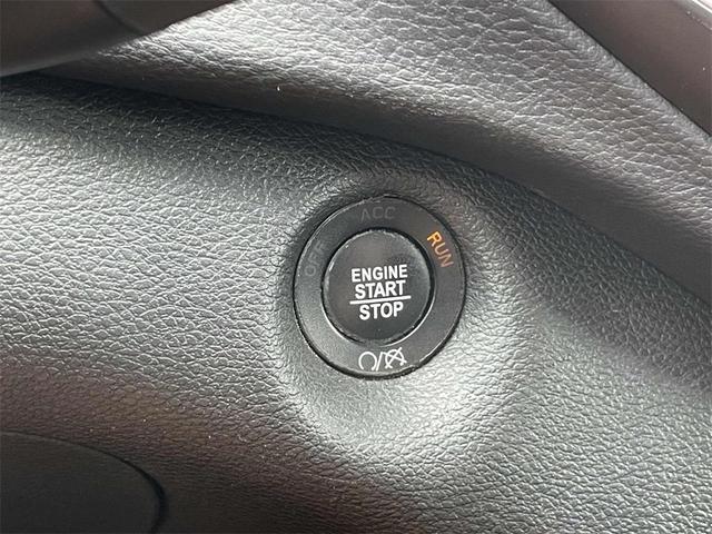 Photo of 2019 Diamond Black Jeep Cherokee