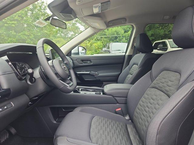 Photo of 2025 Brilliant Silver Metallic Nissan Pathfinder