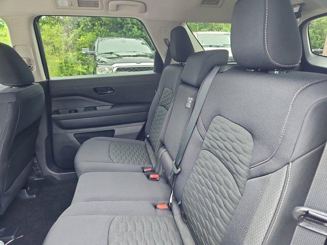 Photo of 2025 Brilliant Silver Metallic Nissan Pathfinder