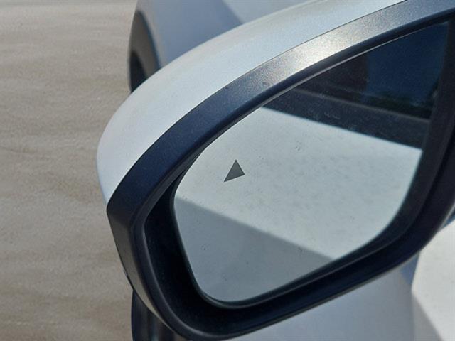 Photo of 2025 Aspen White Tri Nissan Kicks
