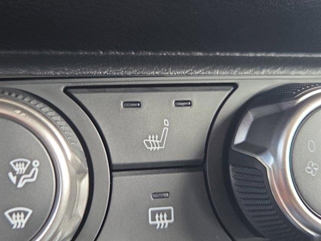 Photo of 2025 Aspen White Tri Nissan Kicks