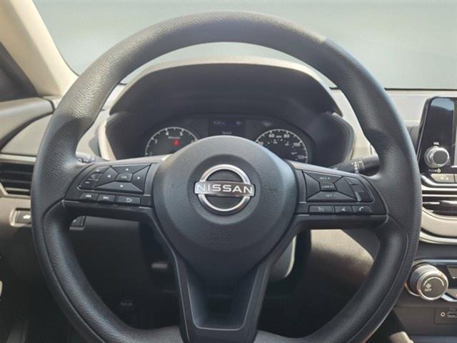 Photo of 2023 Black Nissan Altima