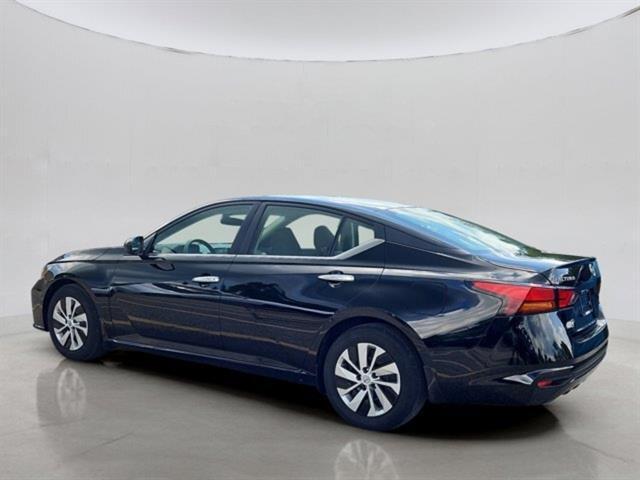 Photo of 2023 Black Nissan Altima