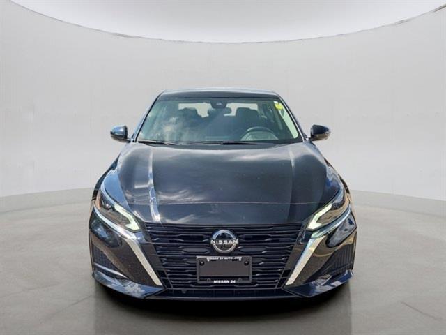Photo of 2023 Black Nissan Altima