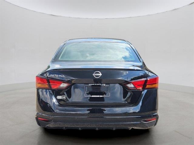 Photo of 2023 Black Nissan Altima