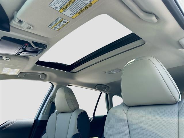 Photo of 2025 White Pearl Subaru Outback