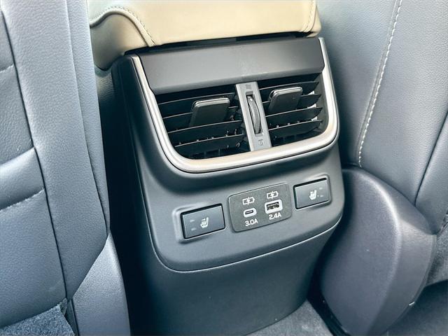 Photo of 2025 White Pearl Subaru Outback