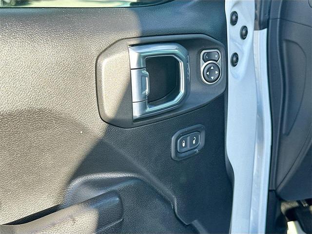 Photo of 2021 Bright White Clearcoat Jeep Gladiator