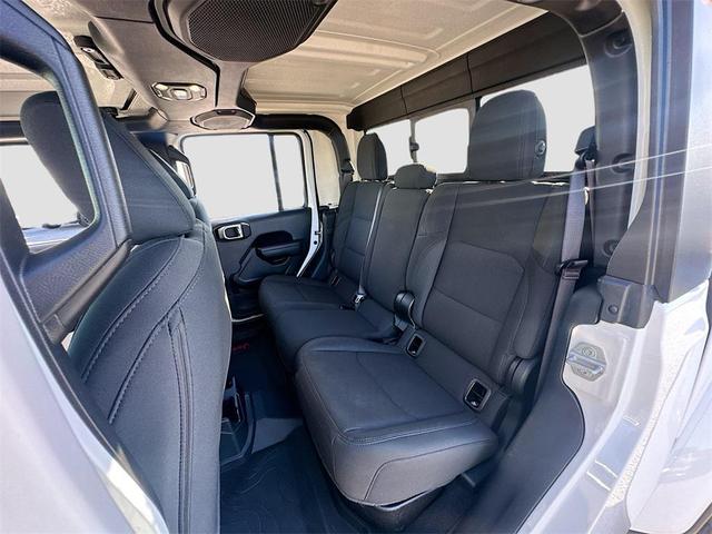 Photo of 2021 Bright White Clearcoat Jeep Gladiator