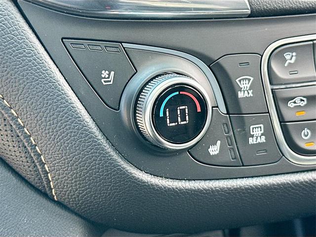 Photo of 2020 Silver Ice Metallic Chevrolet Equinox