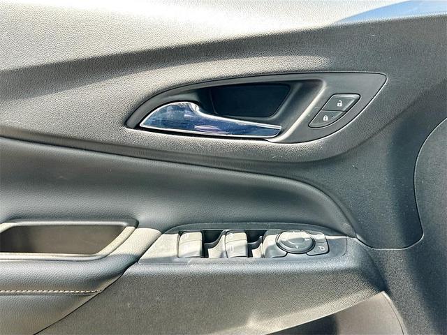 Photo of 2020 Silver Ice Metallic Chevrolet Equinox