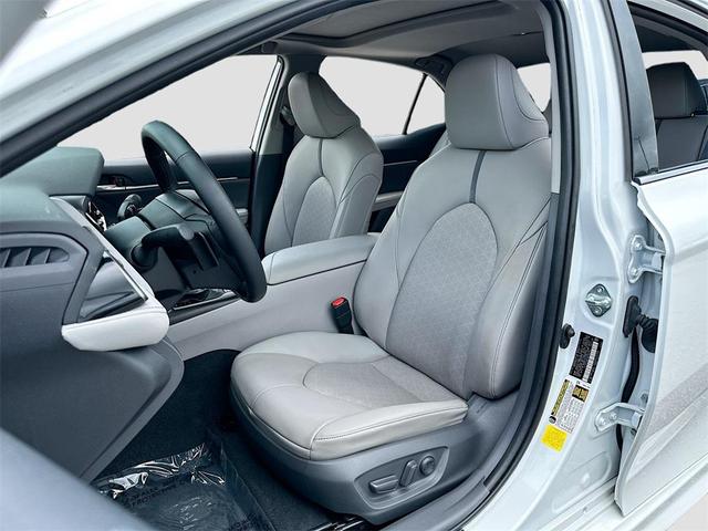 Photo of 2021 Pearl Toyota Camry