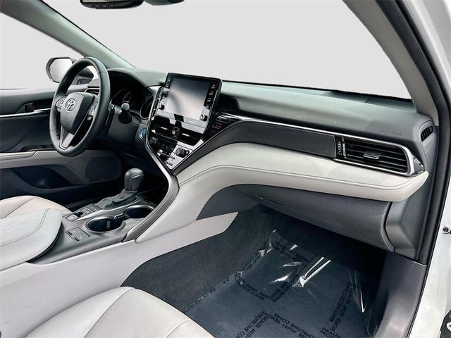 Photo of 2021 Pearl Toyota Camry