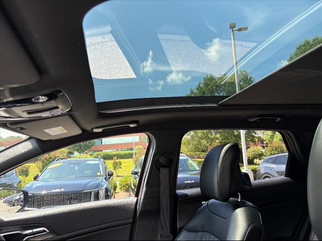 Photo of 2024 Dawning Red Kia Sportage