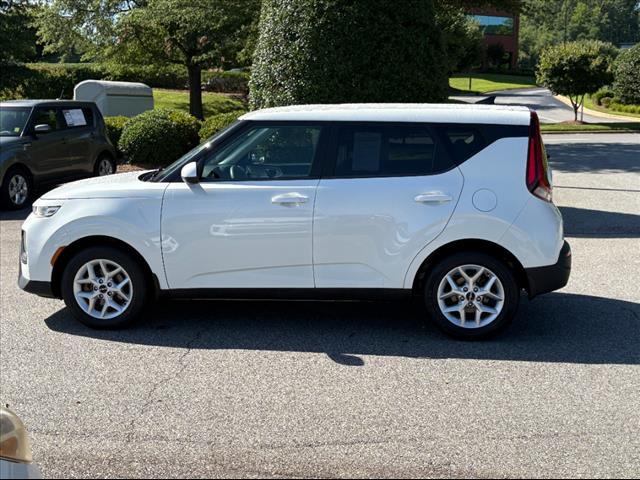 Photo of 2022 Snow White Pearl Kia Soul