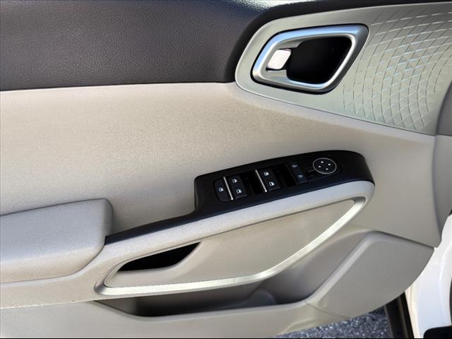 Photo of 2022 Snow White Pearl Kia Soul