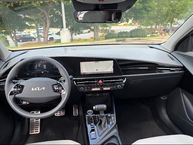 Photo of 2025 Cityscape Green Kia Niro