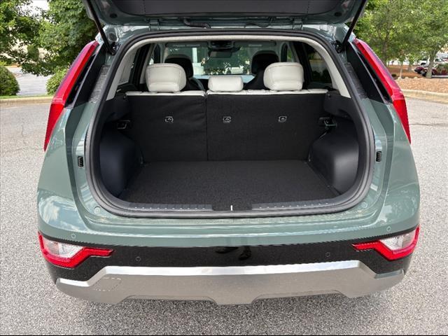 Photo of 2025 Cityscape Green Kia Niro