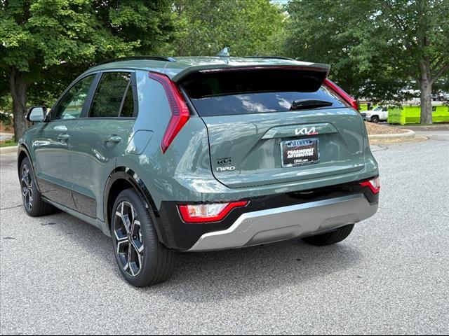 Photo of 2025 Cityscape Green Kia Niro